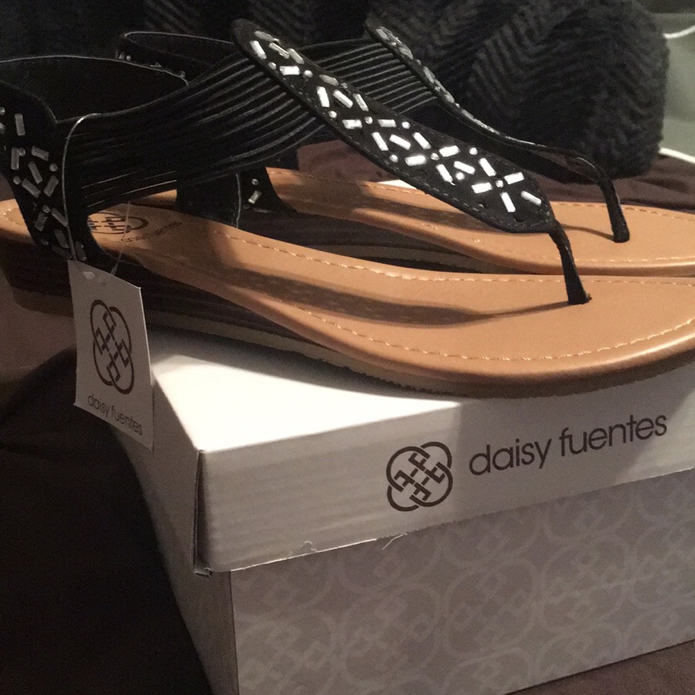 Daisy Fuentes Black Strap Sandals